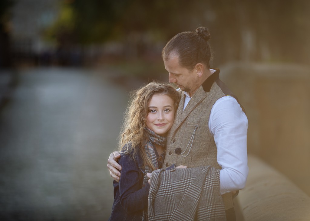 dad with teenager daughter at the park, autumn photoshoot