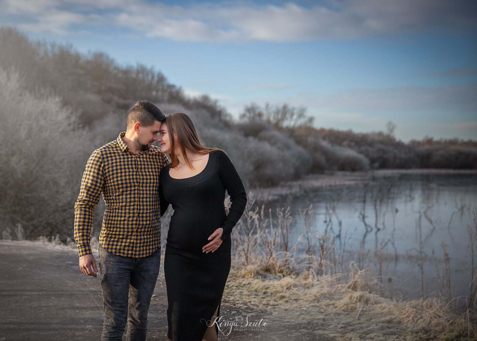 winter pregnant couple photoshoot next to frozen lake, Cardowan Moss