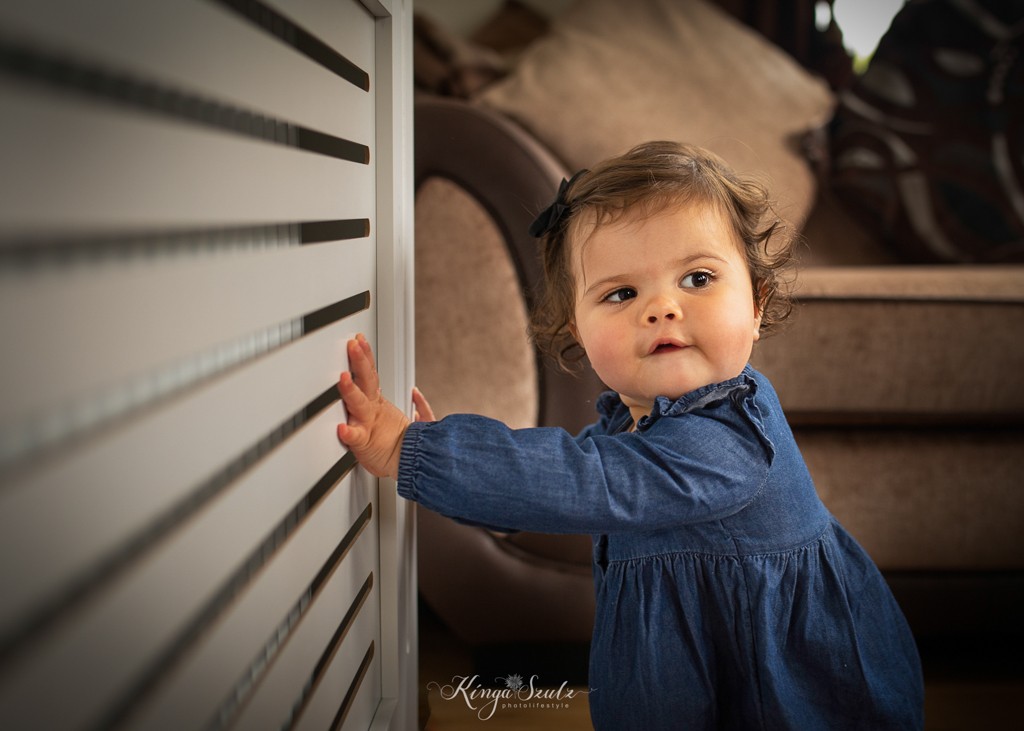 one year old baby girl portrait, family photoshoot at the home
