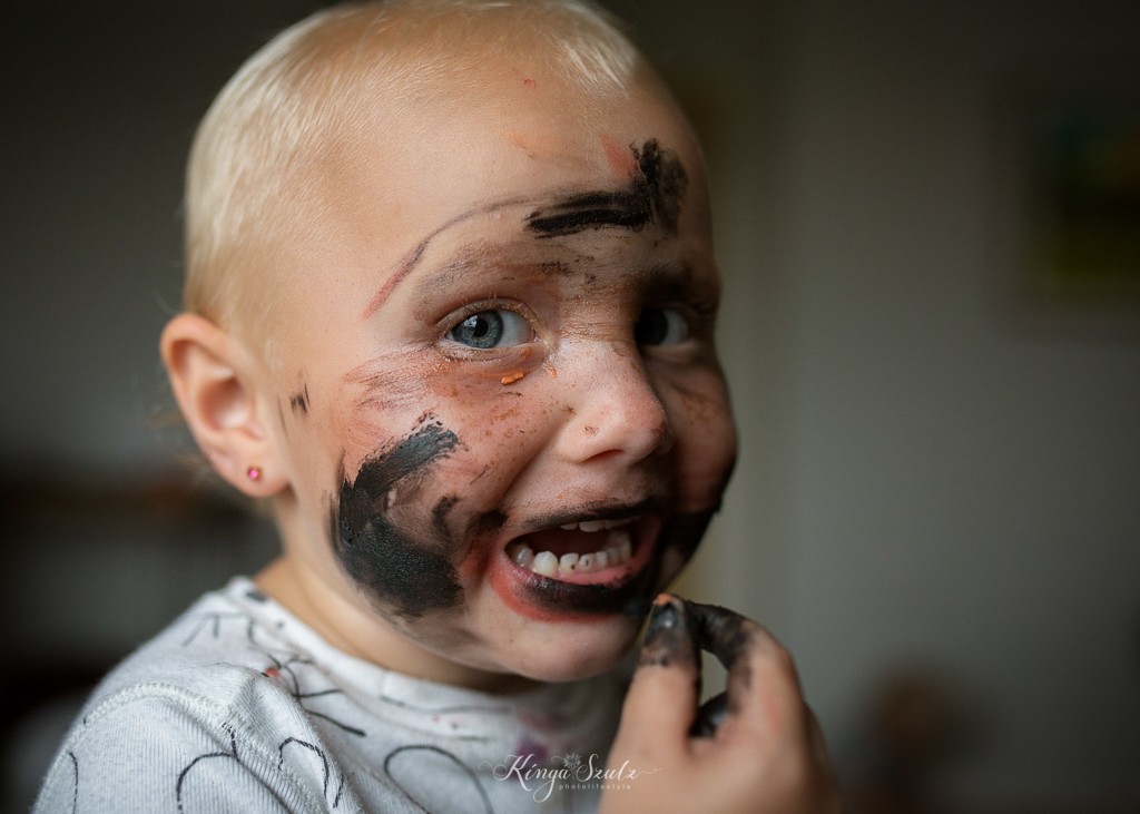 face painting, family in home documentary photoshoot