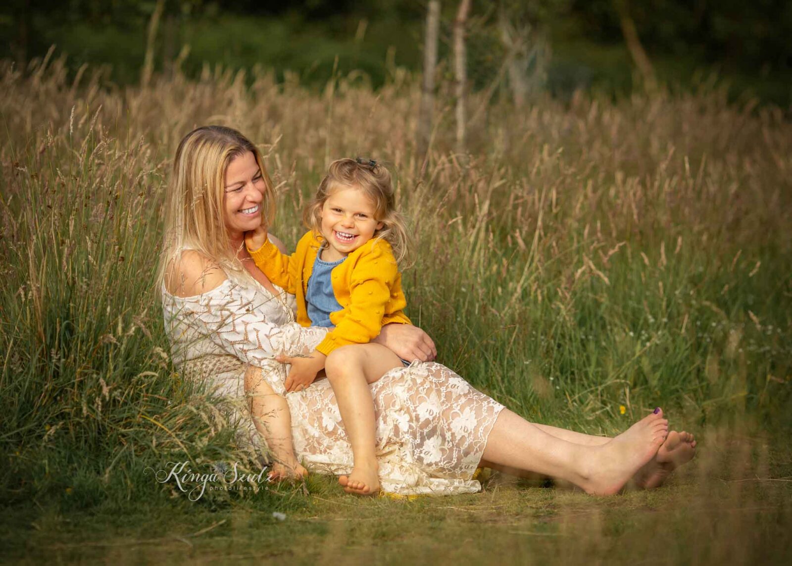mother and daughter, summer family outdoor photoshoot at Mugdock Country Park