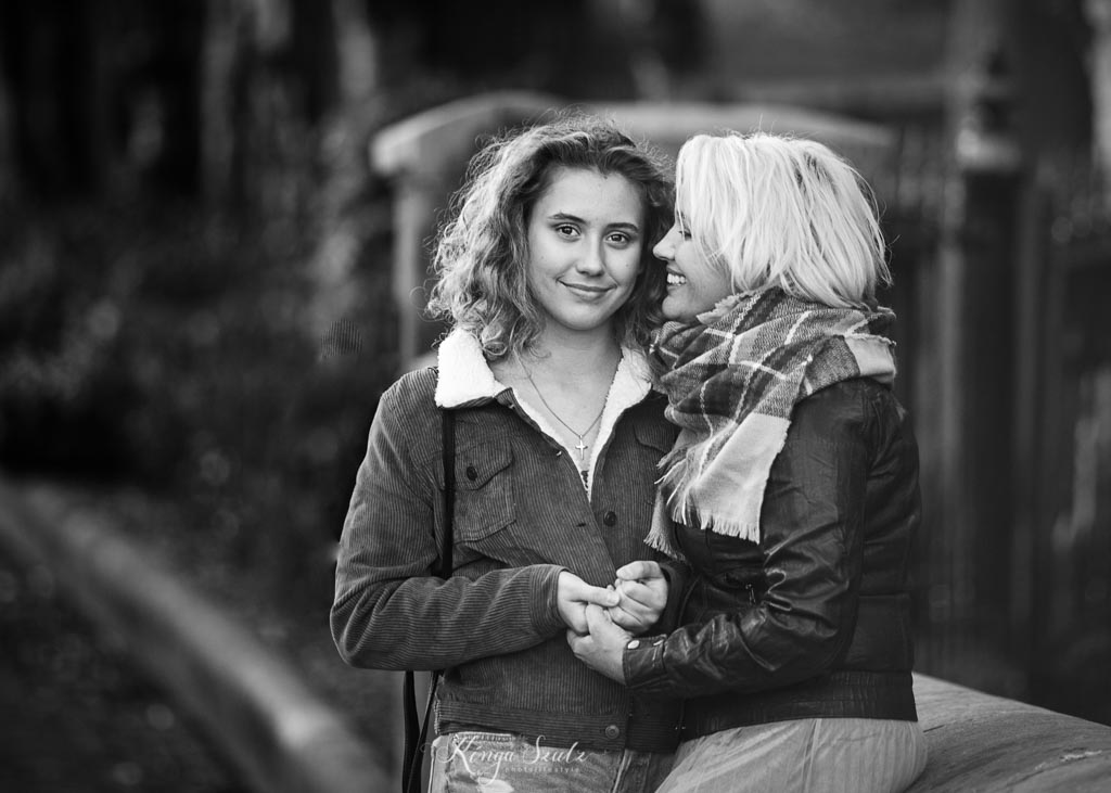 mother and teenager daughter photos, outdoor photoshoot glasgow Cathedral