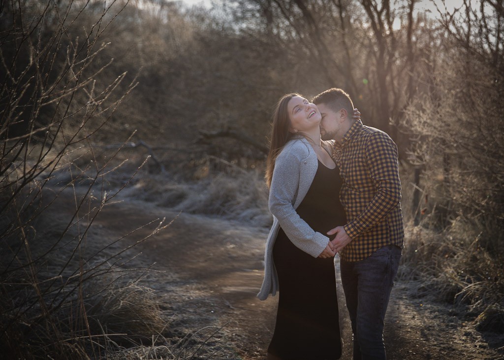 pregnancy couple kissing, intimate pregnancy photo at the golden hours in Glasgow woodlands