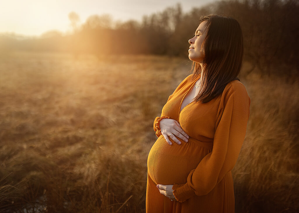 family maternity photography at the golden hour