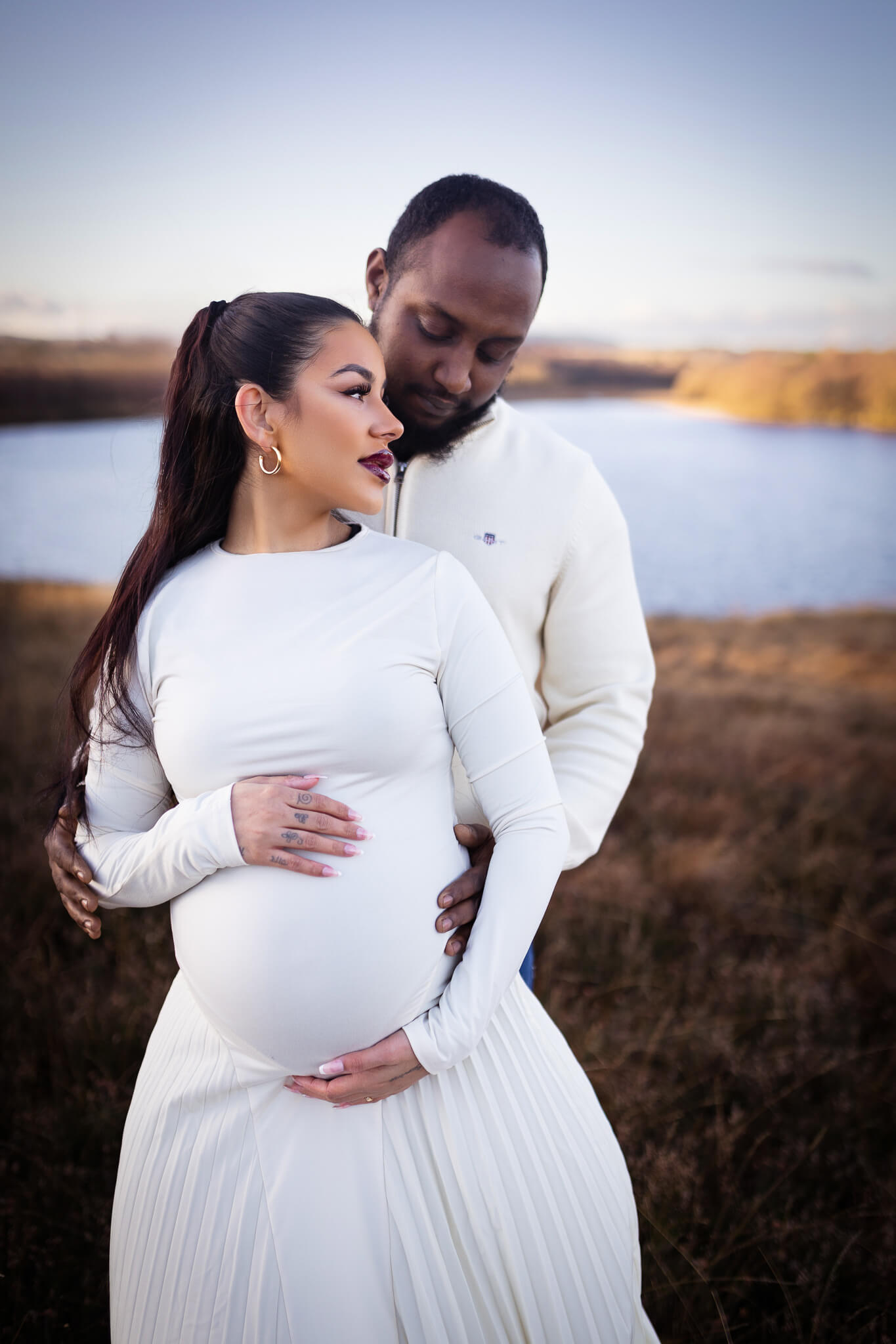 winter maternity photoshoot at Mugdock Country Park Glasgow