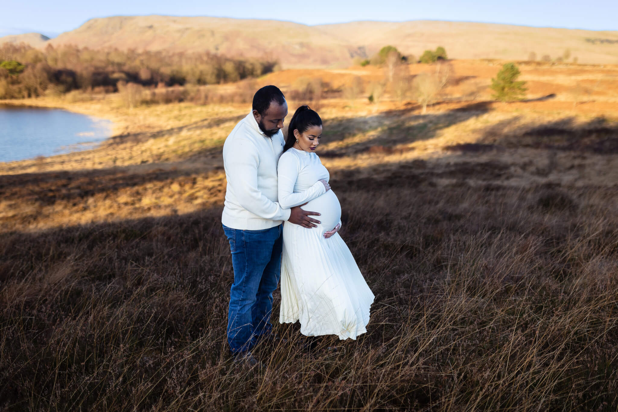 winter maternity photoshoot at Mugdock Country Park Glasgow