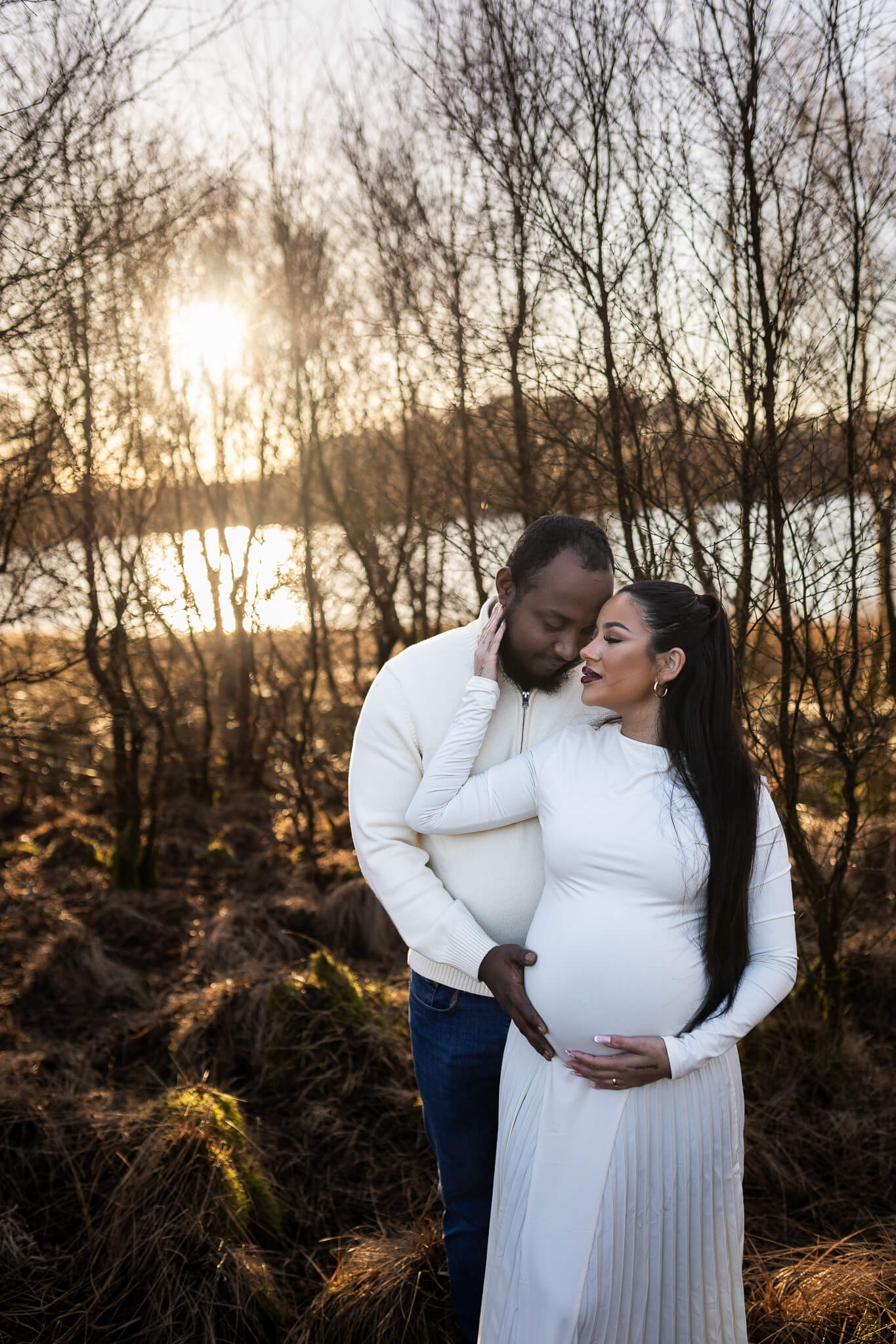 winter maternity photoshoot at Mugdock Country Park Glasgow