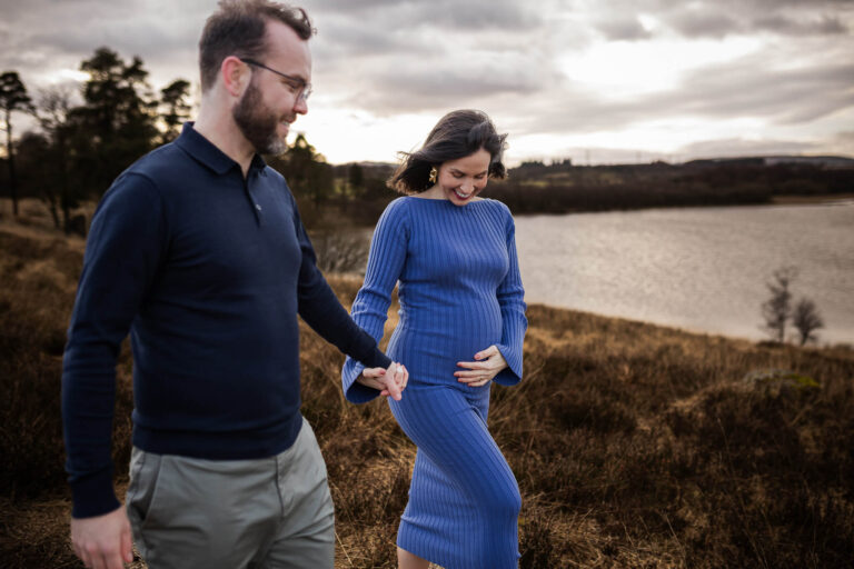 winter maternity photoshoot at Mugdock Country Park Glasgowwinter maternity photoshoot at Mugdock Country Park Glasgow