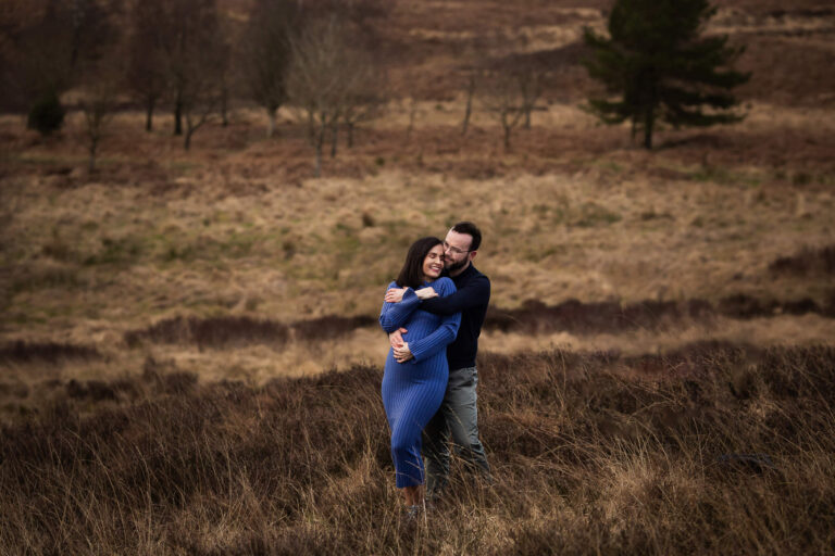 winter maternity photoshoot at Mugdock Country Park Glasgow