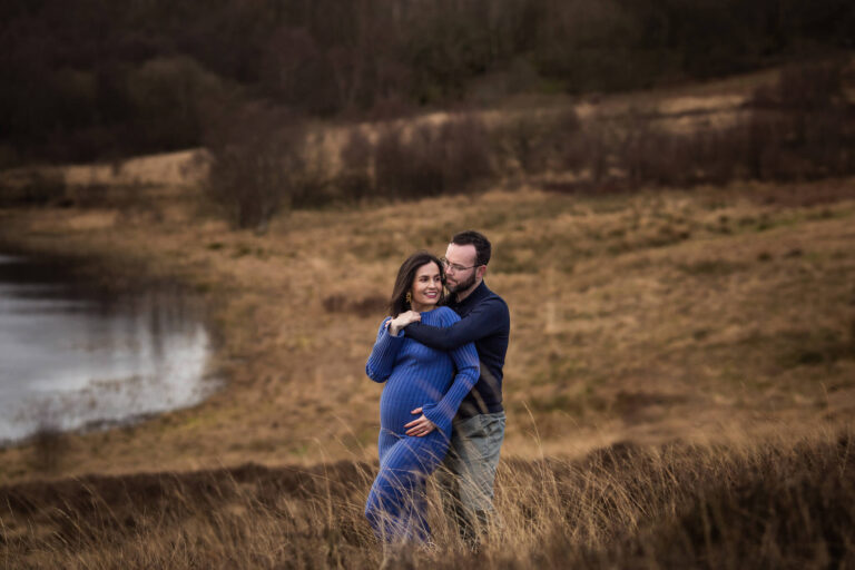 winter maternity photoshoot at Mugdock Country Park Glasgowwinter maternity photoshoot at Mugdock Country Park Glasgow