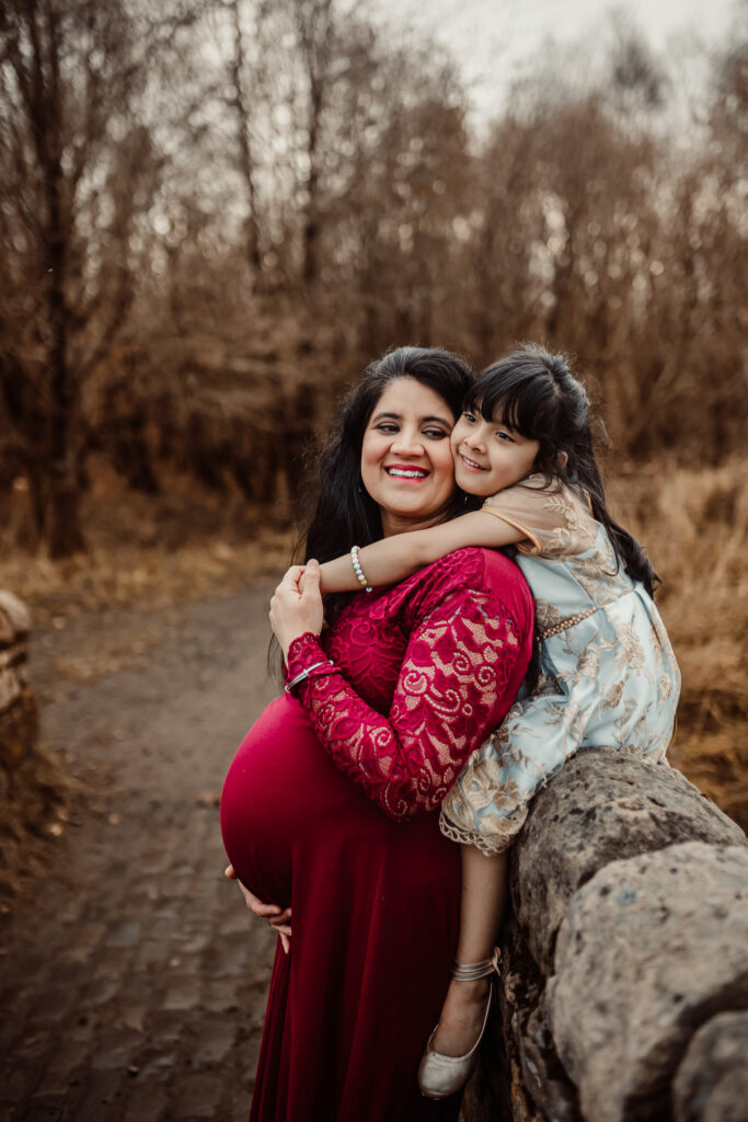 Mum and daughter enjoying time together during a relaxed outdoor family photoshoot in Glasgow. Natural family photography in Scotland focused on real smiles, connection and authentic moments.